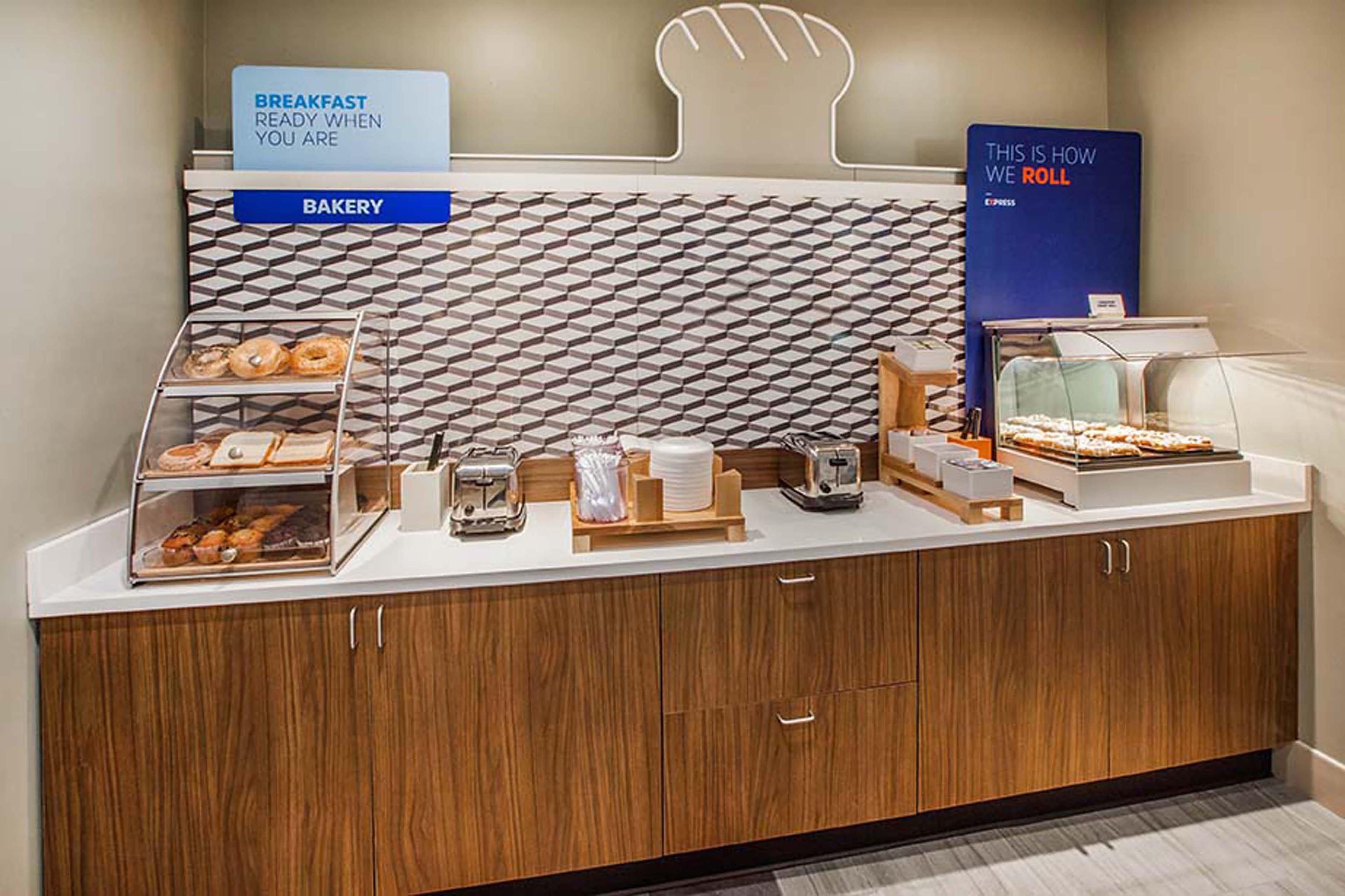 Holiday Inn Express & Suites Lantana By Ihg Экстерьер фото