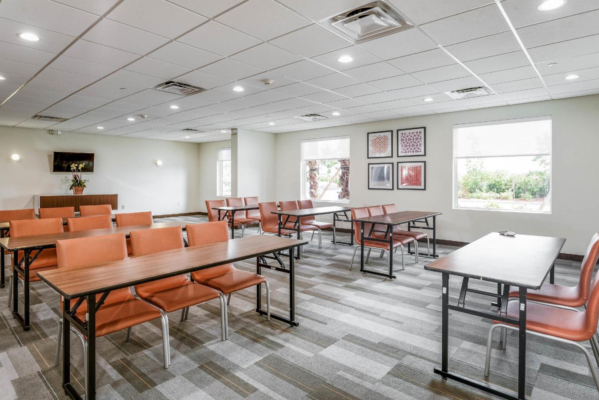 Holiday Inn Express & Suites Lantana By Ihg Экстерьер фото